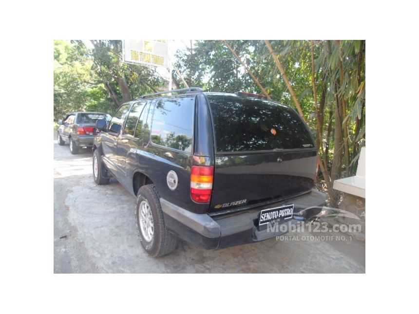 Jual Mobil Chevrolet Blazer 2003 DOHC 2 2 di Jawa Timur 