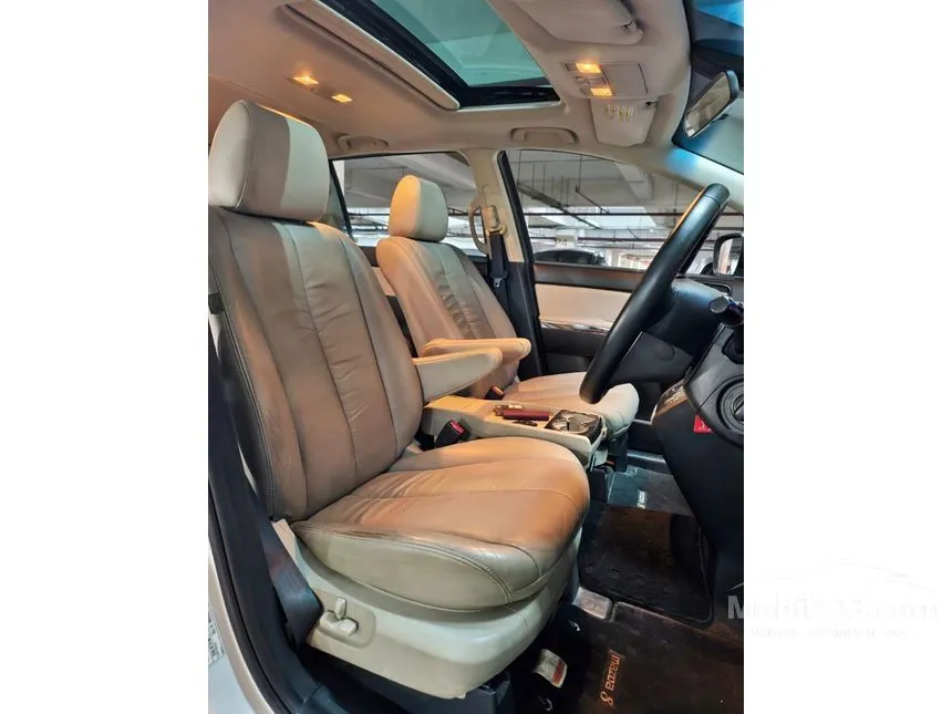 2012 Mazda 8 MPV