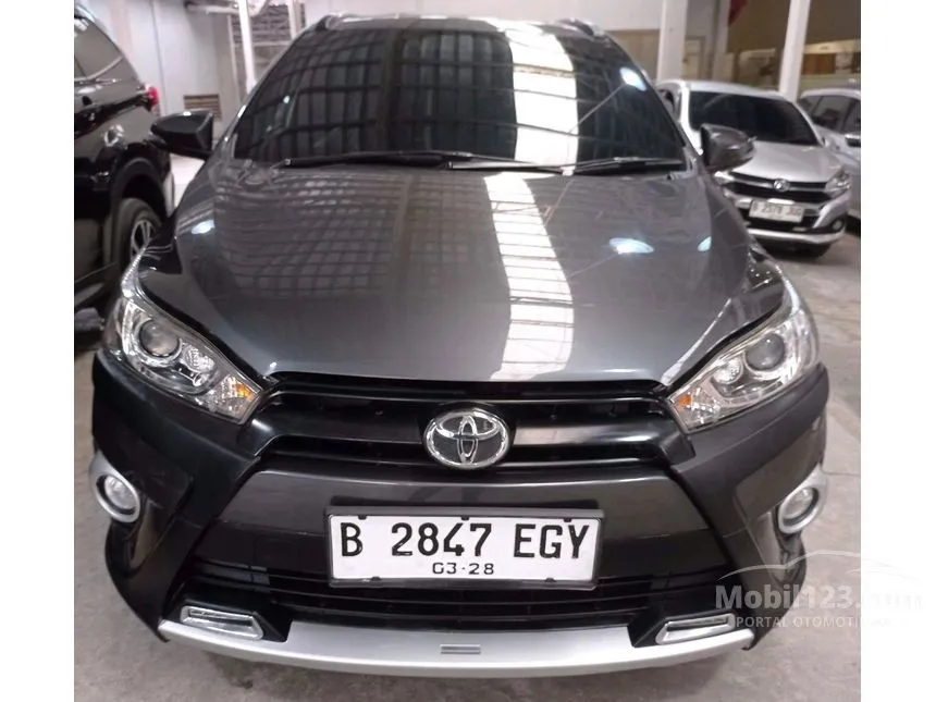 Jual Mobil Toyota Yaris 2017 TRD Sportivo Heykers 1.5 di Jawa Barat Automatic Hatchback Abu