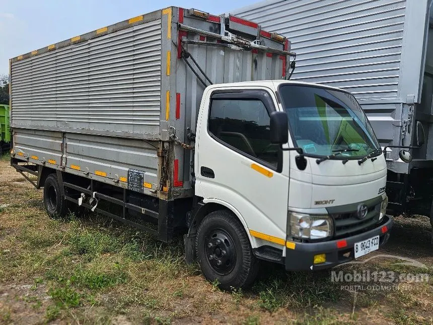Jual Mobil Toyota Dyna 2014 Truck 4.0 di Jawa Barat Manual Trucks Putih Rp 199.500.000