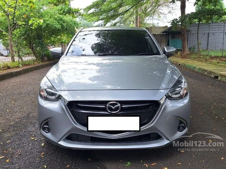 Jual Mobil Mazda 2 2017 R 1.5 di Banten Automatic Hatchback Silver Rp 175.000.000