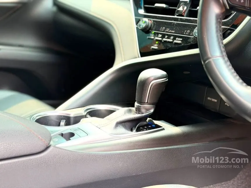 2023 Toyota Camry V Sedan