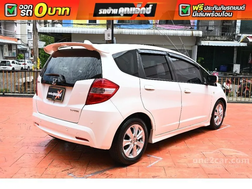 2013 Honda JAZZ V Hatchback