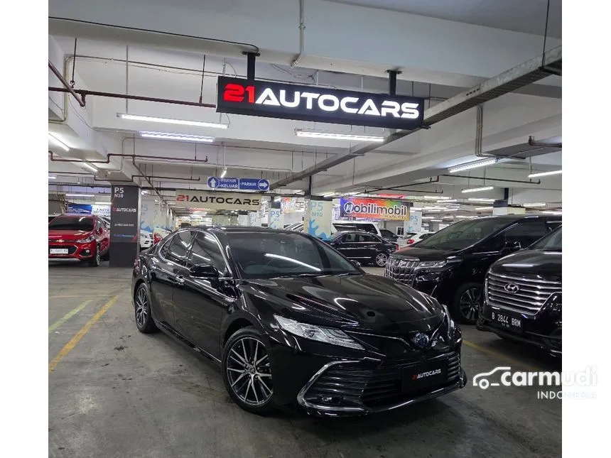 2021 Toyota Camry Hybrid Sedan