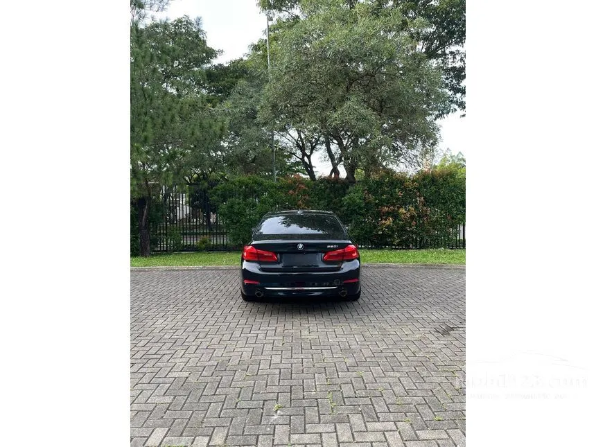 2018 BMW 520i Luxury Sedan
