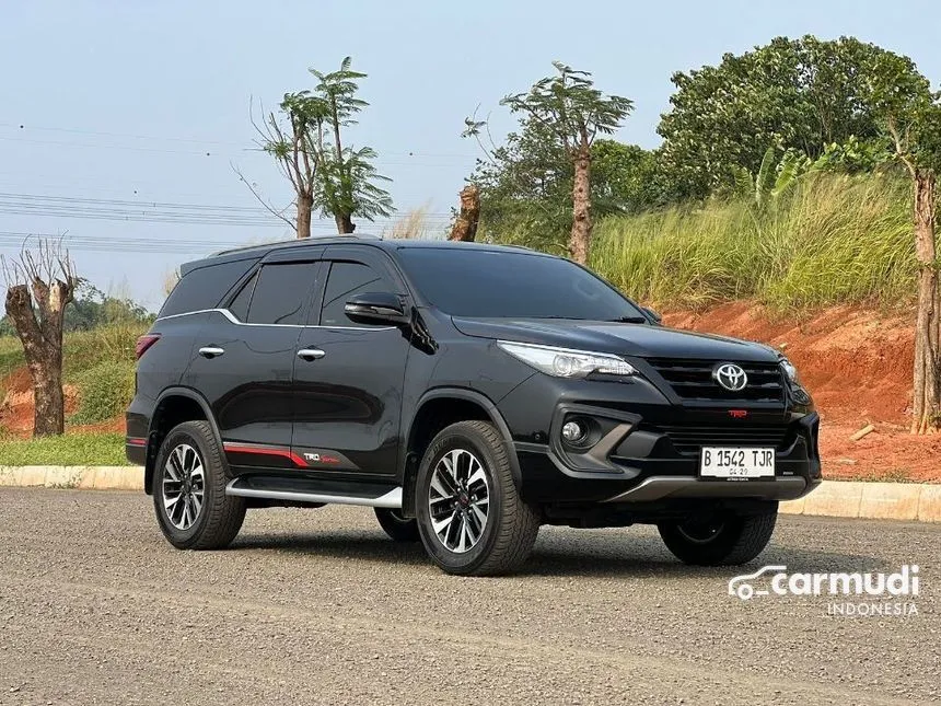 Jual Mobil Toyota Fortuner 2019 TRD 2.4 di Banten Automatic SUV Hitam Rp 380.000.000