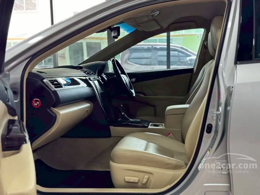 2017 Toyota CAMRY Hybrid Premium Sedan
