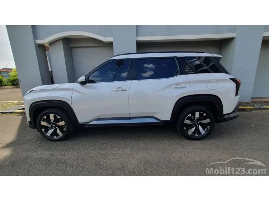 2025 Mitsubishi Destinator Ultimate Premium (Quartz White Pearl) SUV