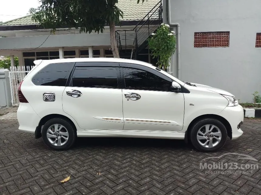 Jual Mobil Toyota Avanza 2015 Veloz 1.3 di Jawa Timur Manual MPV Putih Rp 157.000.000