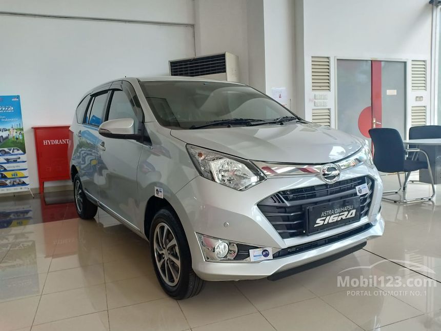 Jual Mobil Daihatsu Sigra 2019 D 1.0 di Jawa Timur Manual MPV Silver Rp