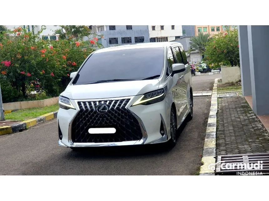 2020 Lexus LM 350 7 Seater MPV