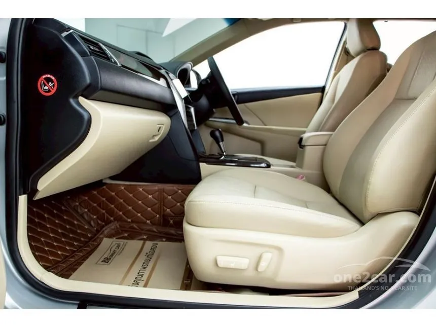 2016 Toyota CAMRY Hybrid Sedan