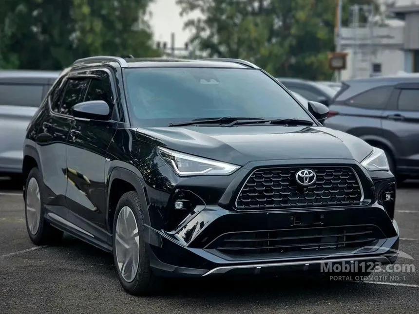 Jual Mobil Toyota Yaris Cross 2024 S GR Parts Aero Package HEV 1.5 di Jawa Timur Automatic Wagon Hitam Rp 348.500.000