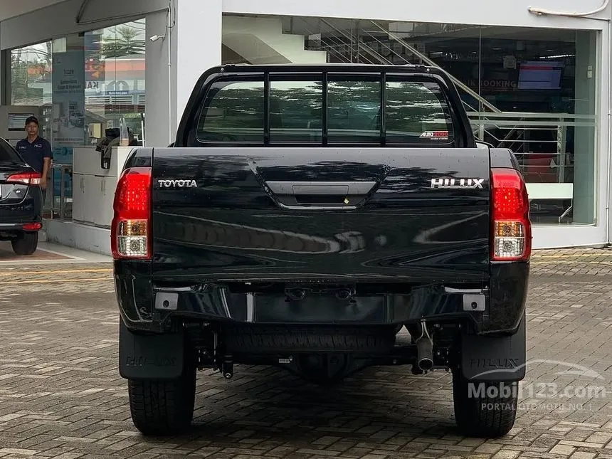 2025 Toyota Hilux E Double Cab 4X4 Pickup