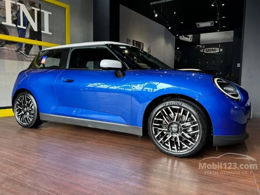 Jual Mobil MINI Cooper 2024 Cooper SE di DKI Jakarta Automatic Hatchback Biru Rp 1.117.000.000