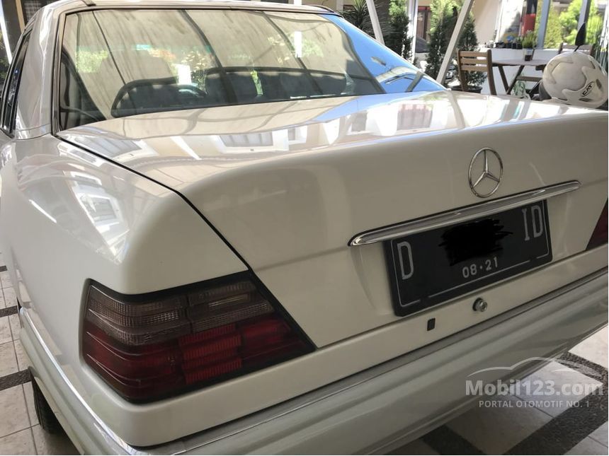 1995 Mercedes-Benz E320 3.2 Manual Sedan