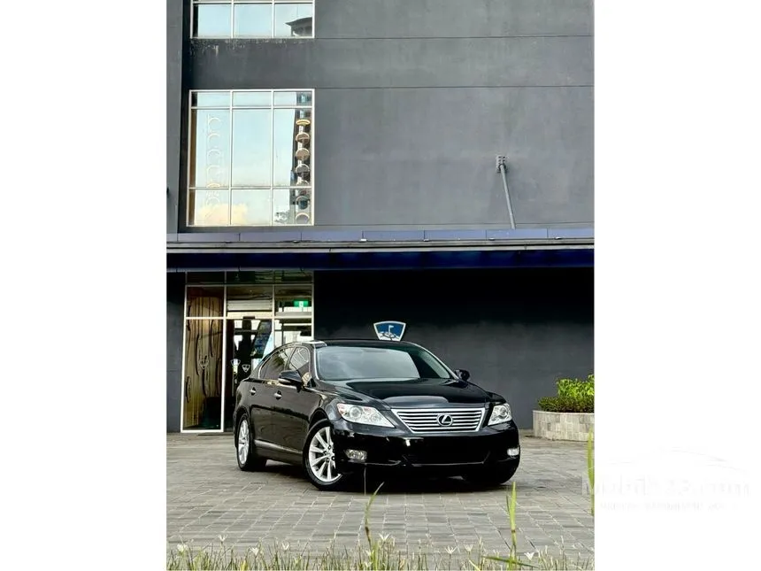 2010 Lexus LS 460L Sedan