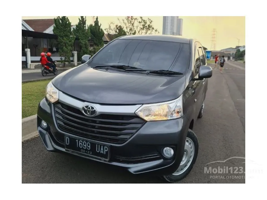 Jual Mobil Toyota Avanza 2018 E 1.3 di Jawa Barat Manual MPV Abu