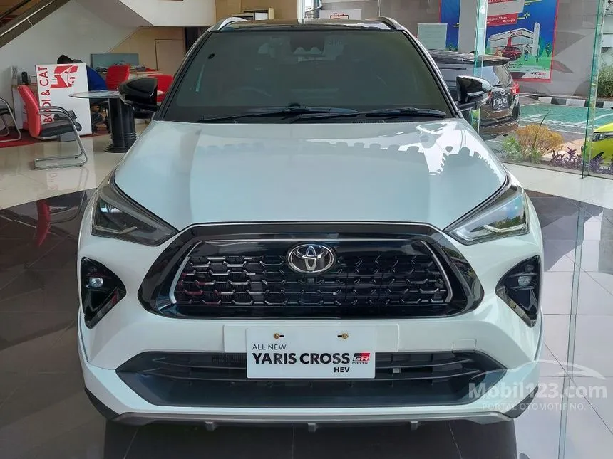 Jual Mobil Toyota Yaris Cross 2024 S GR Parts Aero Package HEV 1.5 di Jawa Barat Automatic Wagon Putih Rp 410.350.000