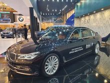 PALING MURAH PROMO SPESIAL AKHIR TAHUN NIK 2018 BMW 740Li 3.0 Sedan