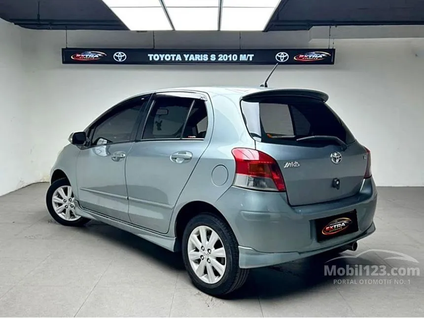 2010 Toyota Yaris S Hatchback