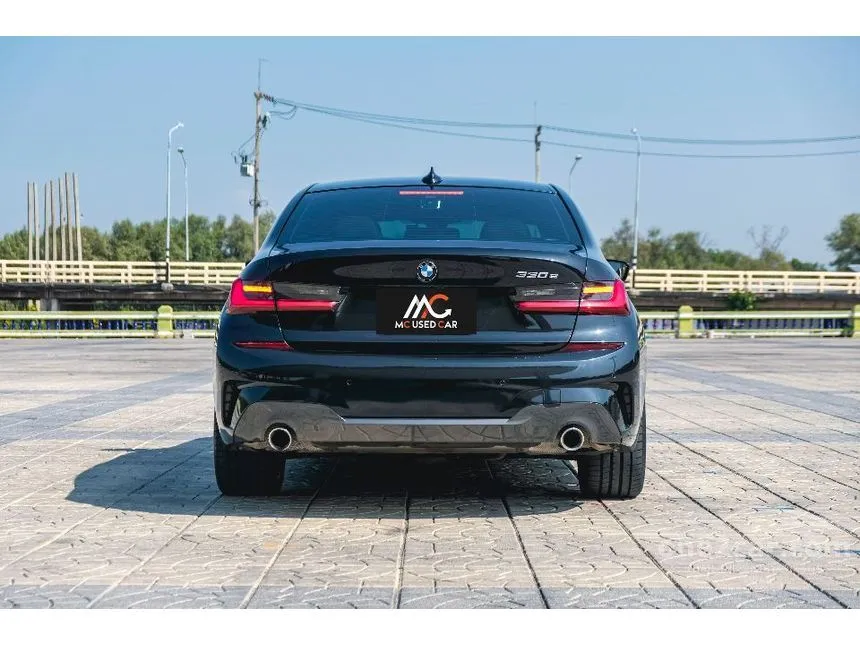 2022 BMW 330e M Sport Sedan