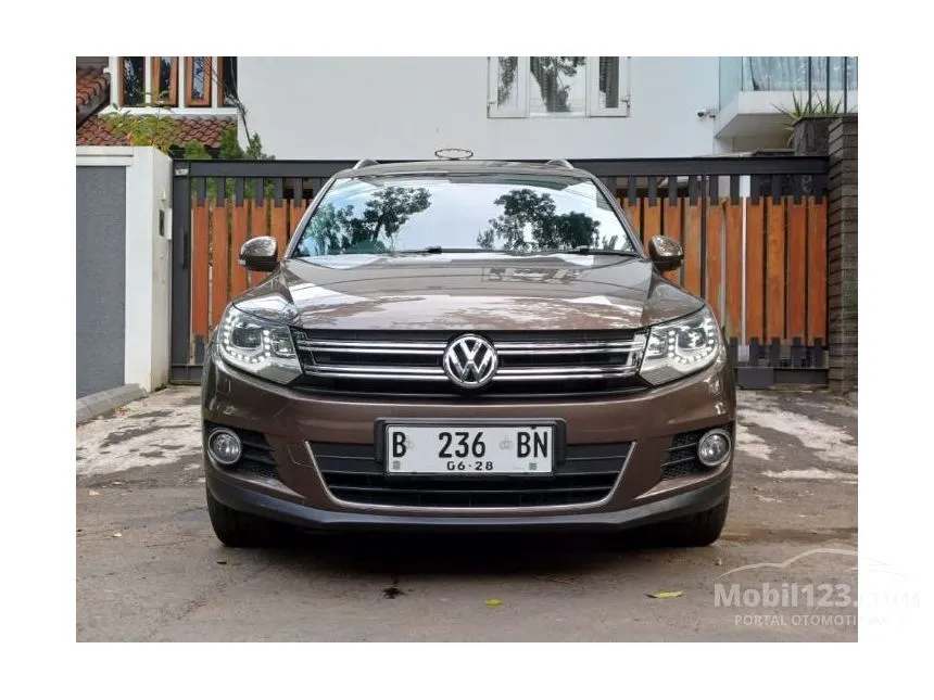Jual Mobil Volkswagen Tiguan 2015 TSI 1.4 di Jawa Barat Automatic SUV Coklat Rp 185.000.000