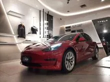 2021 Tesla Model 3 0.0 Long Range Sedan Facelift Red Multi Coat on Black-White
