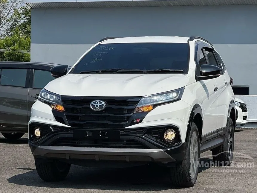 Jual Mobil Toyota Rush 2025 GR Sport 1.5 di Jawa Timur Automatic SUV Putih Rp 235.000.000