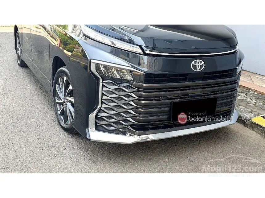 2022 Toyota Voxy MPV