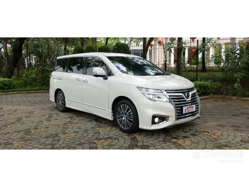 Jual Mobil Nissan Elgrand 2014 Highway Star 2.5 di DKI Jakarta Automatic MPV Putih Rp 330.000.000