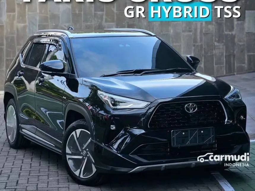 Jual Mobil Toyota Yaris Cross 2024 S HV with GR Parts Aero Pkg 1.5 di Jawa Timur Automatic SUV Hitam Rp 320.000.000