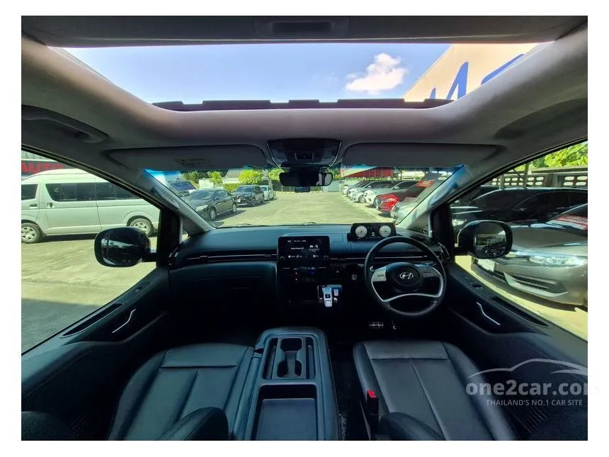 2022 Hyundai Staria Premium Van