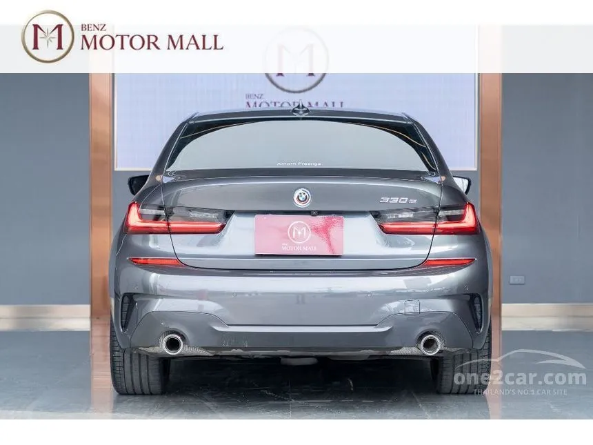 2022 BMW 330e M Sport Sedan