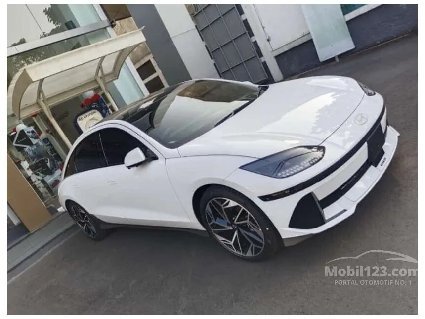 Jual Mobil Hyundai IONIQ 6 2023 Signature Long Range di Jawa Barat Automatic Sedan Putih Rp 999.000.000