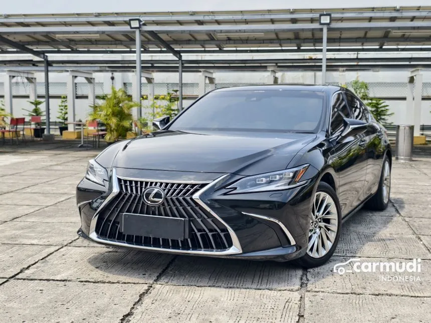 2023 Lexus ES 300h Ultra Luxury Sedan