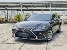 2023 Lexus ES 300h 2.5 Ultra Luxury Sedan, LOW KM 19RIBU, PAJAK PANJANG BULAN 5 2027, ES300H ES300 H HITAM GENAP