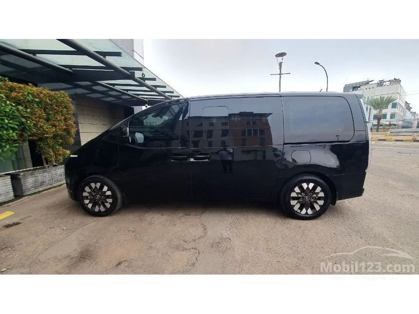 2021 Hyundai Staria Signature 7 MPV