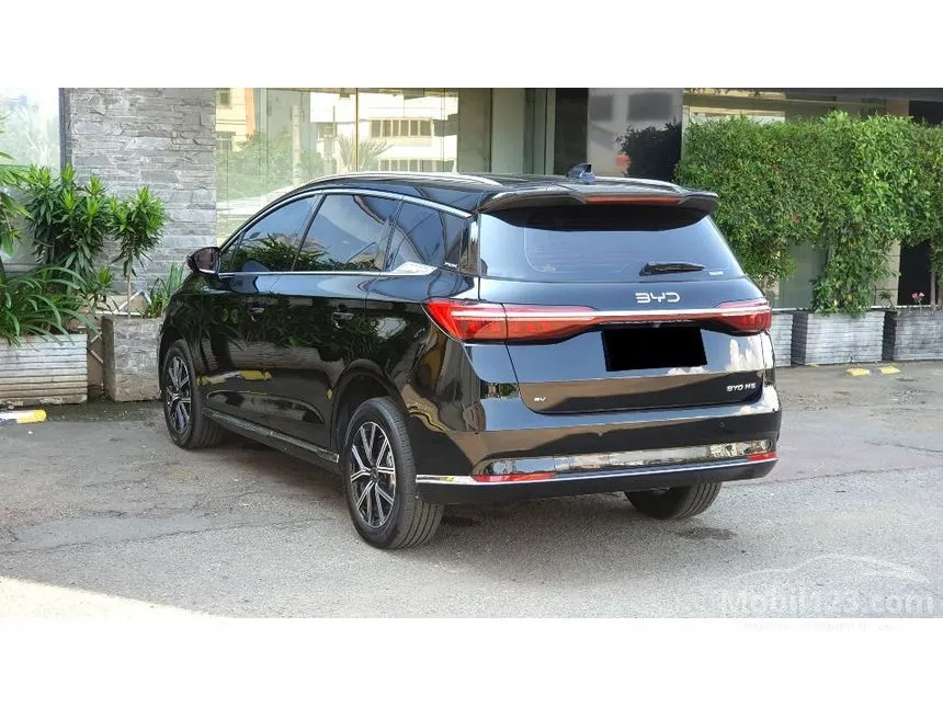 2025 BYD M6 Superior Captain 6 Seater MPV