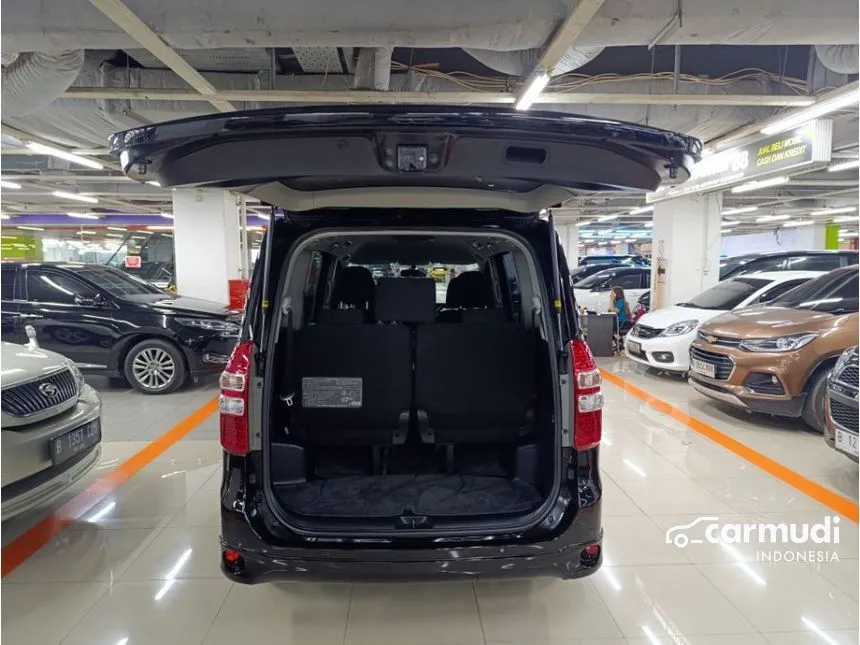 2016 Toyota NAV1 V Limited MPV