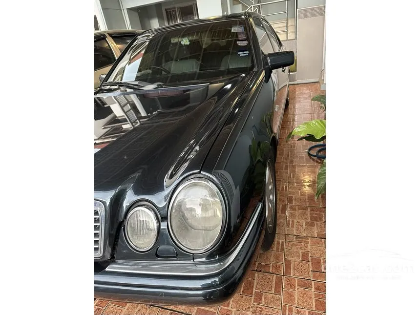 1997 Mercedes-Benz E230 Avantgarde Sedan
