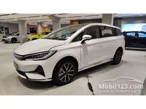 2025 BYD M6 Superior Captain 6 Seater MPV