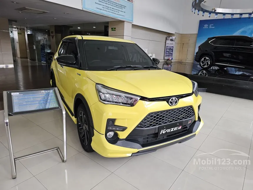 Jual Mobil Toyota Raize 2024 GR Sport (1 Tone) 1.0 di Jawa Barat Automatic SUV Kuning Rp 190.000.000