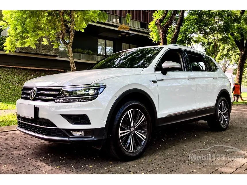 Jual Mobil Volkswagen Tiguan 2021 TSI ALLSPACE 1.4 di Banten Automatic SUV Putih Rp 365.000.000