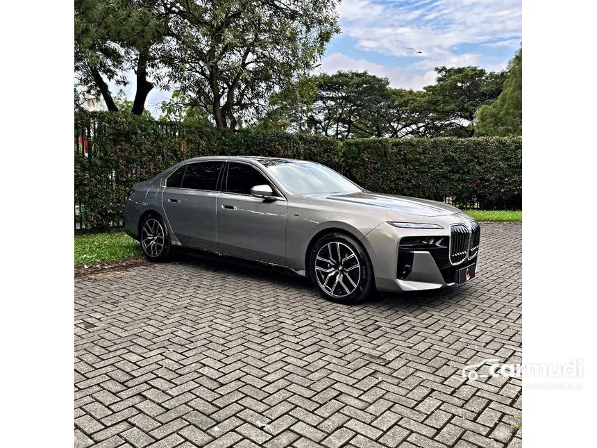 2023 BMW 735i M Sport Sedan