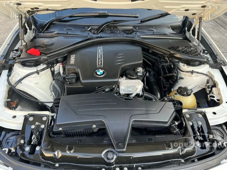 2013 BMW 320i Luxury Sedan