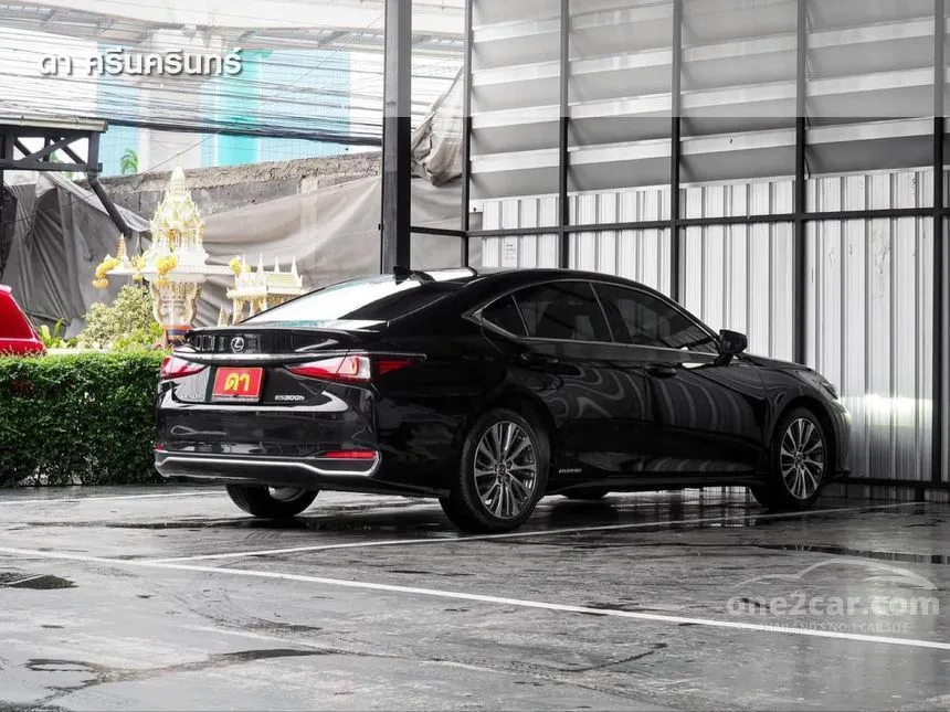 2020 Lexus ES300h Luxury Sedan