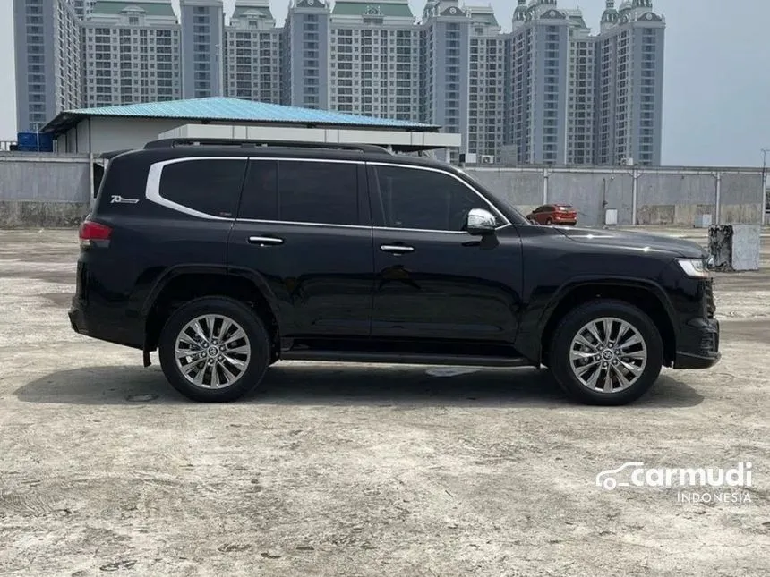 2024 Toyota Land Cruiser VX-R 70th Anniversary SUV