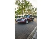 1996 Mercedes-Benz E220 2.2 W124 L4 Sedan