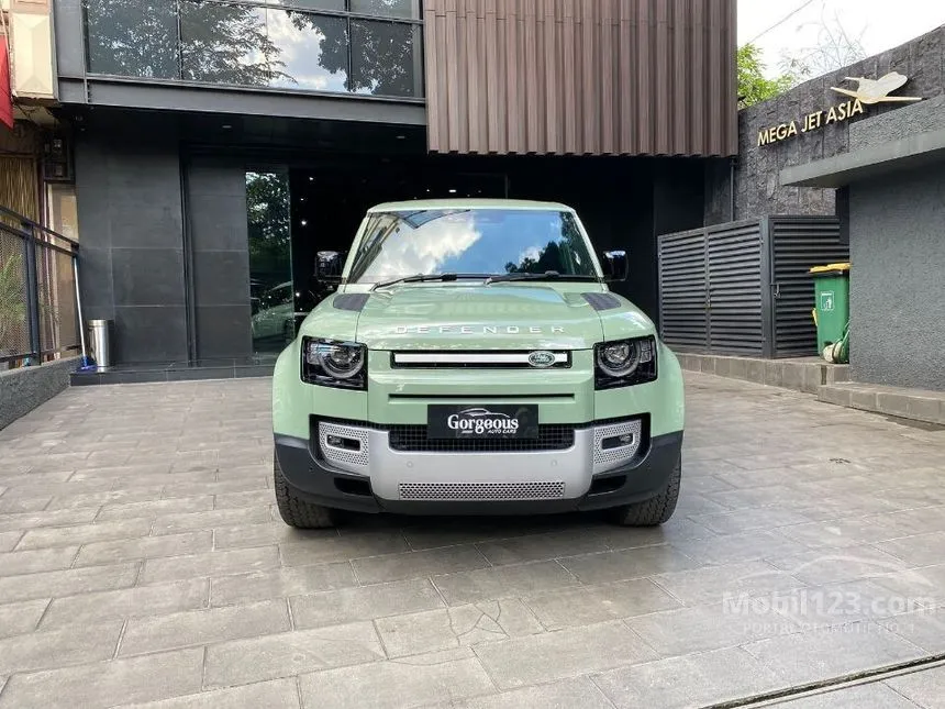 Jual Mobil Land Rover Defender 2023 110 P400e 75th Anniversary Edition 2.0 di Jawa Tengah Automatic SUV Hijau Rp 3.650.000.000